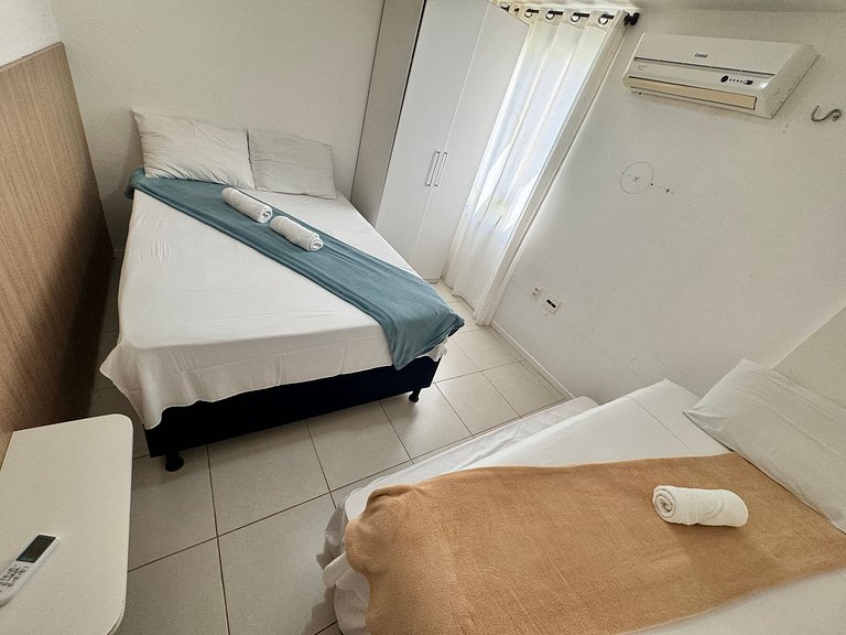 GranSol, Terreo, Pé na areia, 03 qtos, 08 adultos e 02 crian