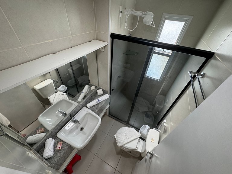 GranSol, Terreo, Pé na areia, 03 qtos, 08 adultos e 02 crian