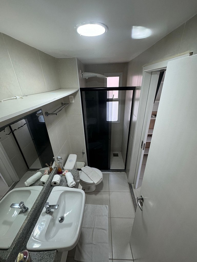 GranSol, Terreo, Pé na areia, 03 qtos, 08 adultos e 02 crian