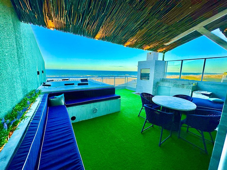 Lindo Luxo Duplex frente mar